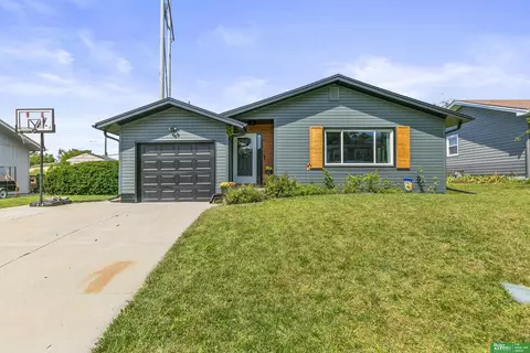 10634 Parker St, Omaha, NE 68114
