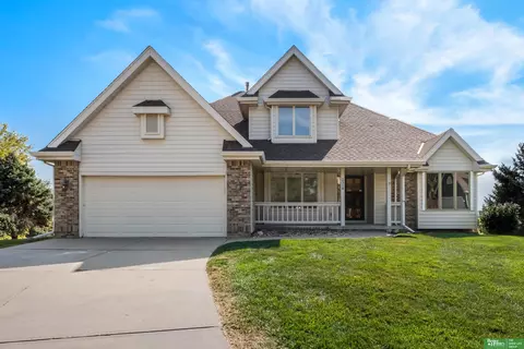 2318 N 155th Cir, Omaha, NE 68116