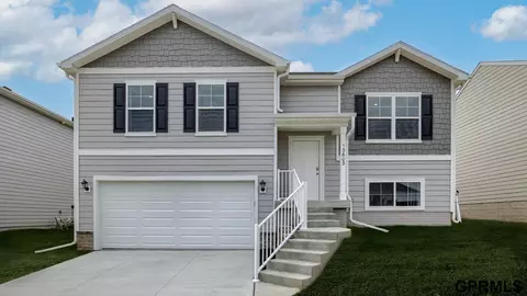 13615 Whitmore St, Omaha, NE 68142