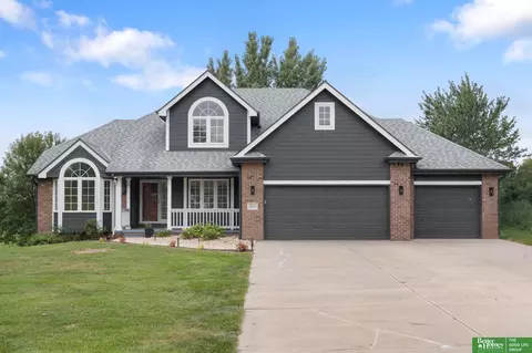 4003 Birchwood Dr, Bellevue, NE 68123