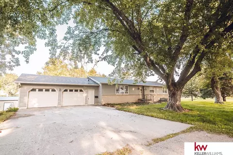 725 C St, Carleton, NE 68326