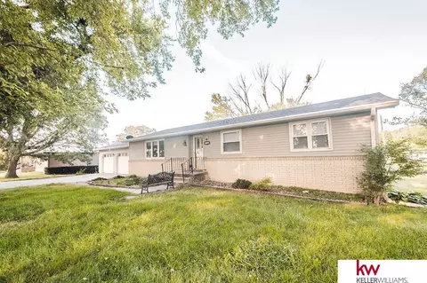 Exterior - 725 C St, Carleton, NE 68326 photo 2 of 19
