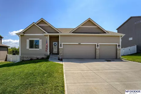 14319 Tregaron Dr, Bellevue, NE 68123