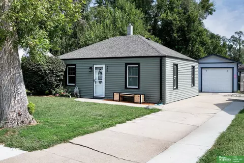 2807 Calhoun St, Bellevue, NE 68005
