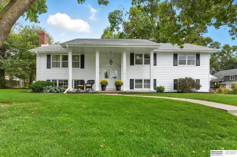 1828 Holling Dr, Omaha, NE 68144