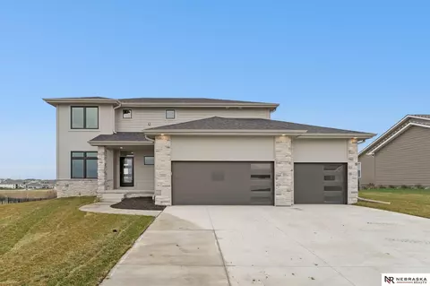 11653 S 119th St, Papillion, NE 68046