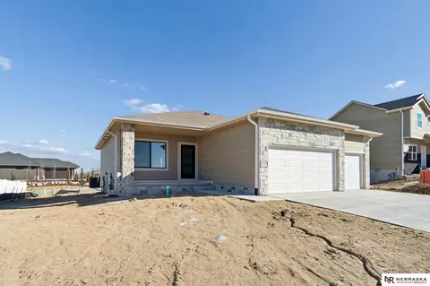 11910 Horizon St, Papillion, NE 68046