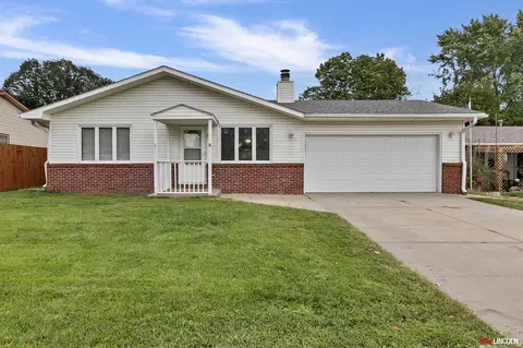 820 W R St, Lincoln, NE 68528