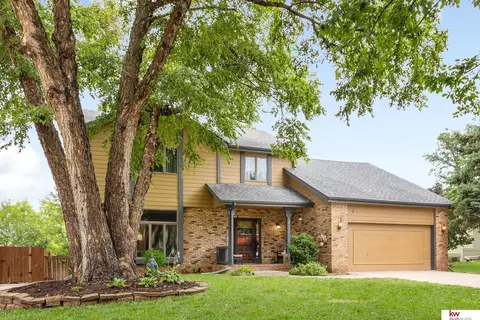 15616 Westchester Cir, Omaha, NE 68118