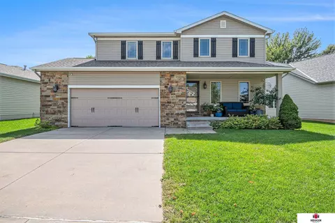 1901 Hidden Pines Dr, Lincoln, NE 68512