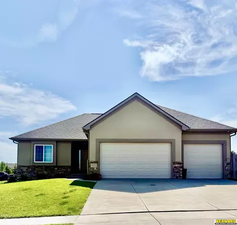 6215 Bridle Ln, Lincoln, NE 68516