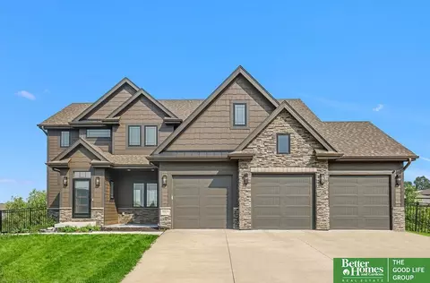 9929 S 103 Avenue Cir, Papillion, NE 68046