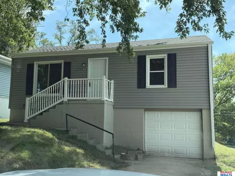 4347 Saratoga St, Omaha, NE 68111