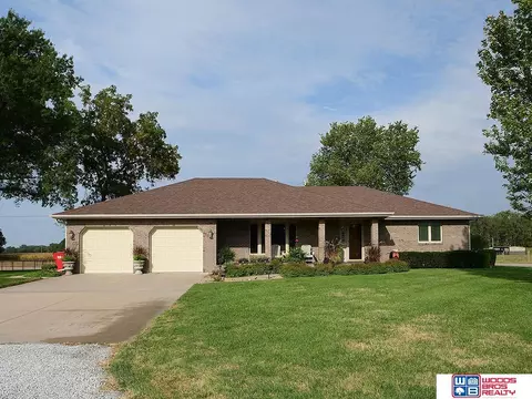 416 E Roscoe St, Endicott, NE 68350