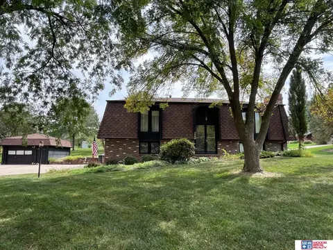 6500 Eastshore Dr, Lincoln, NE 68516