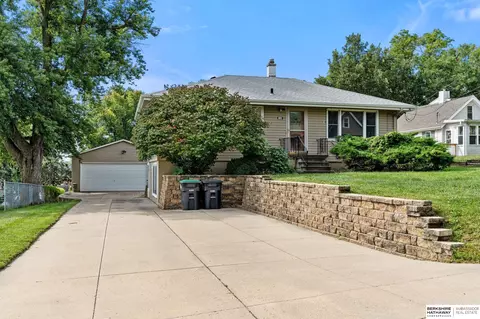 8003 Grant St, Omaha, NE 68134