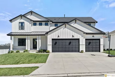 17194 Whitmore St, Bennington, NE 68007