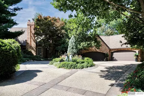 1108 S 113th Plz, Omaha, NE 68144