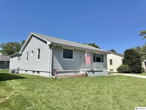 2015 Fairacres Dr, Fremont, NE 68025