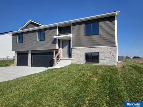 530 Railroad St, Hallam, NE 68368