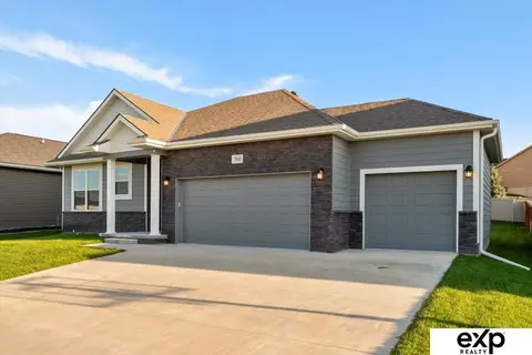 7845 Patrick Ave, Lincoln, NE 68516