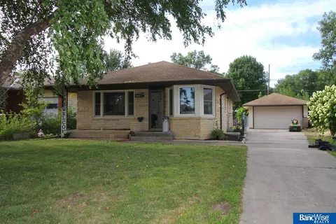 6901 Benton St, Lincoln, NE 68507