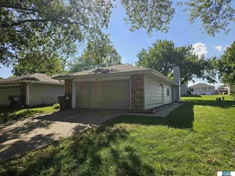 2309 SW 18th St, Lincoln, NE 68522