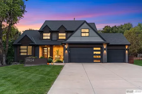 21924 Trailridge Blvd, Omaha, NE 68022