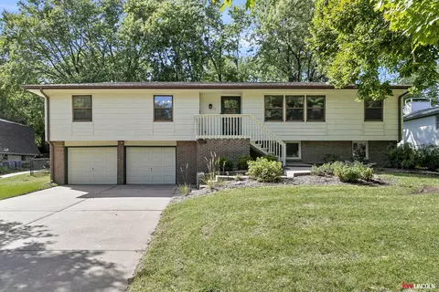 6027 S 25 St, Lincoln, NE 68512