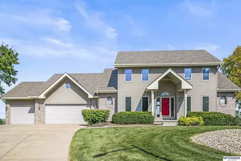 4421 N 156 Avenue Cir, Omaha, NE 68116
