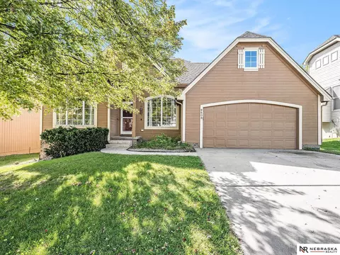 9608 S 26th Ave, Bellevue, NE 68147