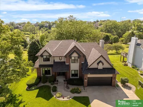 802 N Fillmore St, Papillion, NE 68046