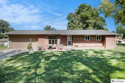 21604 Leavenworth St, Elkhorn, NE 68022