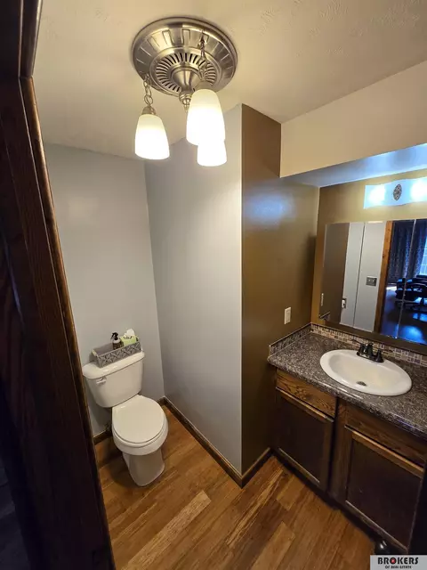 Bath - 2403 Elk St, Beatrice, NE 68310 photo 1 of 7