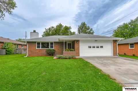 7621 Colby St, Lincoln, NE 68505