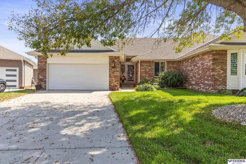 1017 Shoal Pointe Dr, Carter Lake, IA 51510