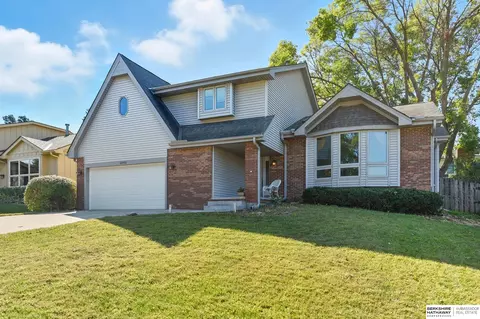15905 Douglas Cir, Omaha, NE 68118
