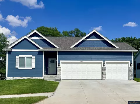 16924 Curtis Ave, Omaha, NE 68116