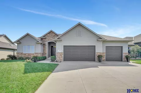 7410 Hidden Valley Dr, Lincoln, NE 68526