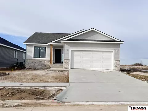 10611 S 76th St, Lincoln, NE 68516