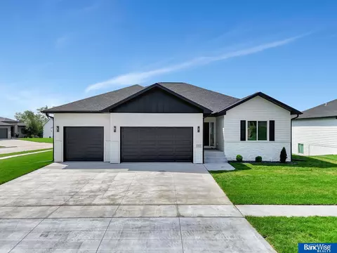 1515 E 9 St, Hickman, NE 68372