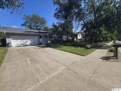 7417 Thorn Apple Ln, La Vista, NE 68128