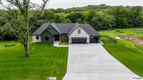 23056 Frontier Ln, Glenwood, IA 51534