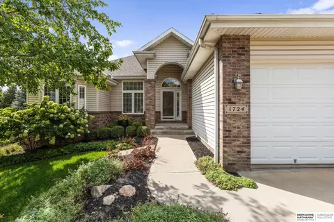 1724 S 189th Ct, Omaha, NE 68130