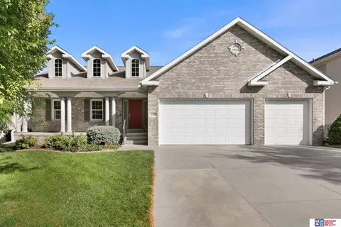 2236 Scotch Pine Trl, Lincoln, NE 68512