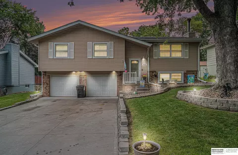 7814 Leafplum Dr, La Vista, NE 68128