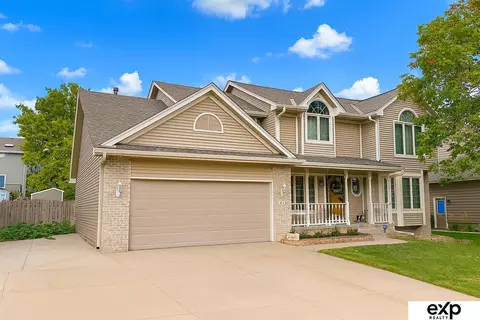 1010 Hogan St, Papillion, NE 68046