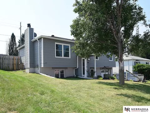 445 Valley Dr, Springfield, NE 68059 photo 2