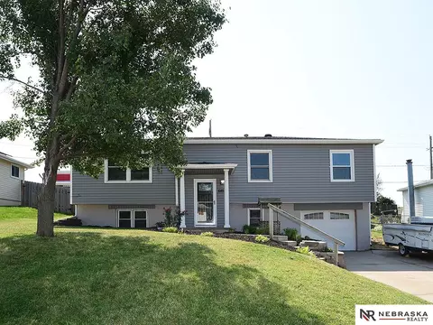 445 Valley Dr, Springfield, NE 68059