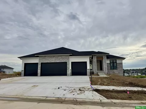 10813 S 220th St, Gretna, NE 68028